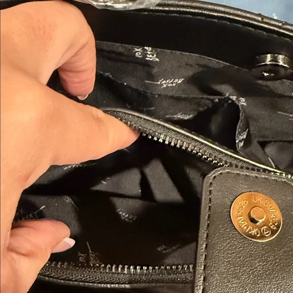 Betsey Johnson | Black Quilted Heart Tote Bag - Picture 9 of 10